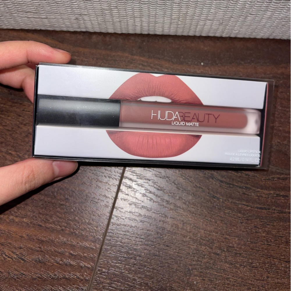 HUDA BEAUTY Liquid Matte Lipstick